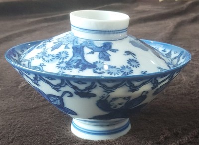 japanese-mid-1900-s-porcelain-bowl-lid-in-blue-white-no-damage-pre-loved
