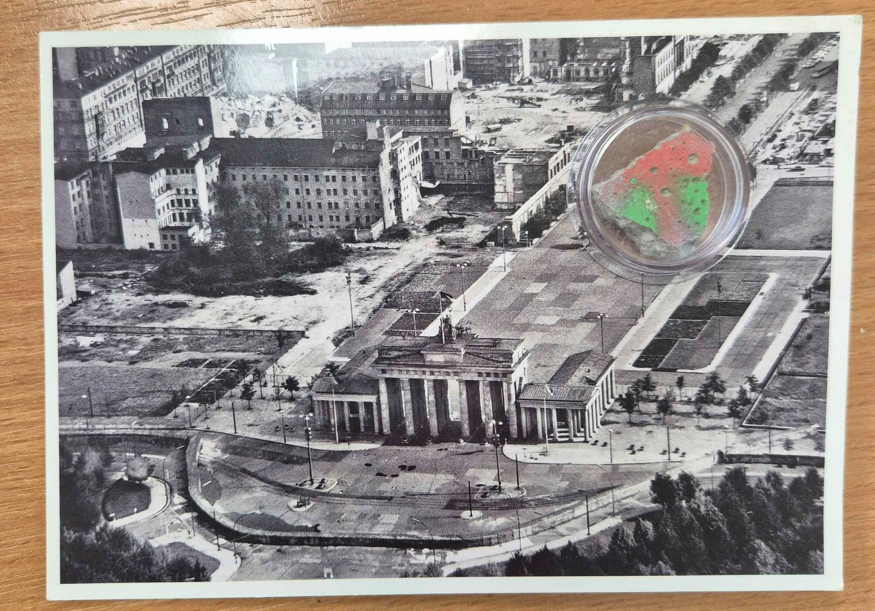 brandenburg-gate-1961-berlin-wall-postcard-with-piece-of-berlin-wall-mint-unused