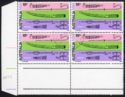 australia-bw553e-retouch-in-green-under-right-end-of-didgeridoo-cds-block