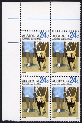 australia-bw562i-black-v-shaped-flaw-on-ladys-knee-mounted-only-in-the-margin