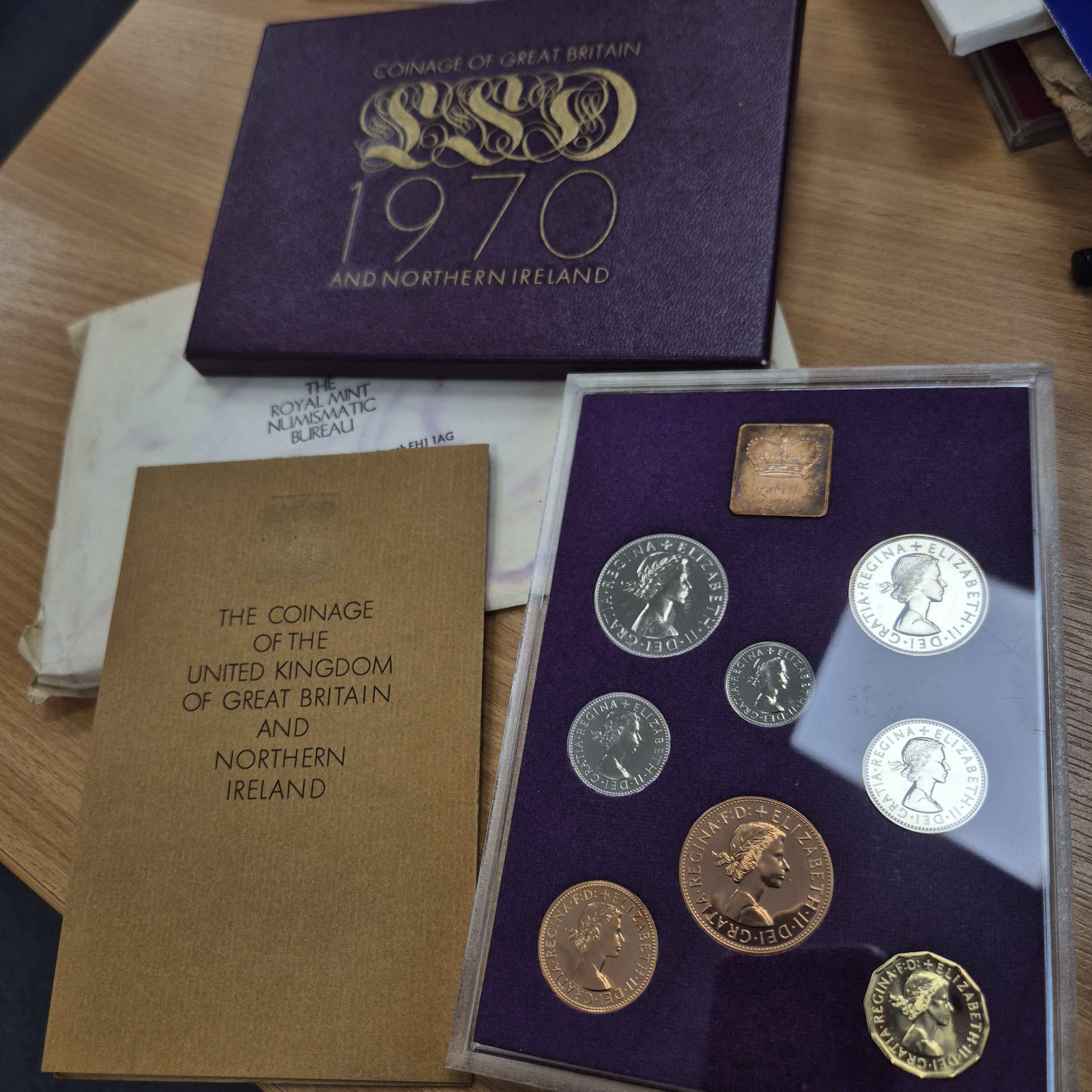 royal-mint-1970-coinage-of-great-britain-and-northern-ireland-with-all-packaging