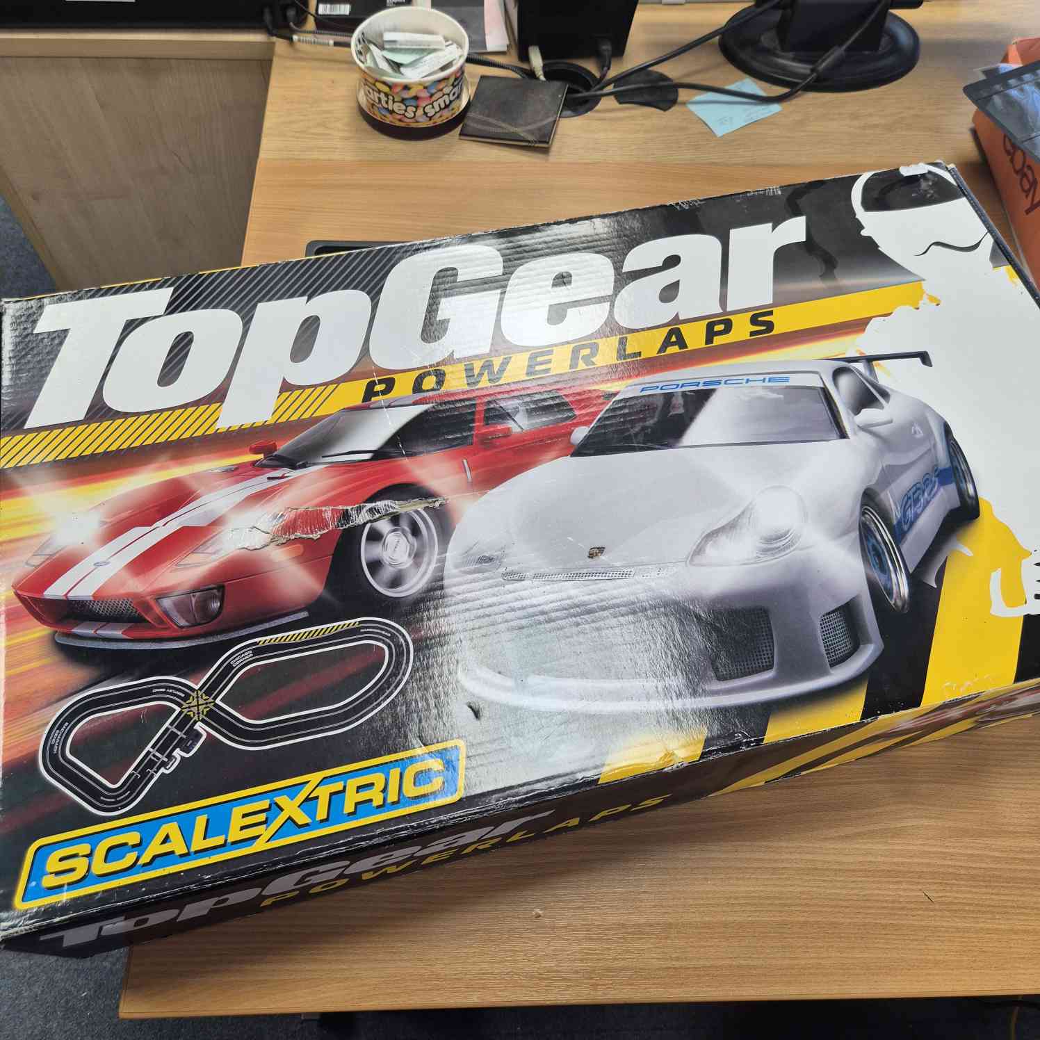 scalextric-top-gear-powerlaps-porsche-ford-box-set-tested-with-box