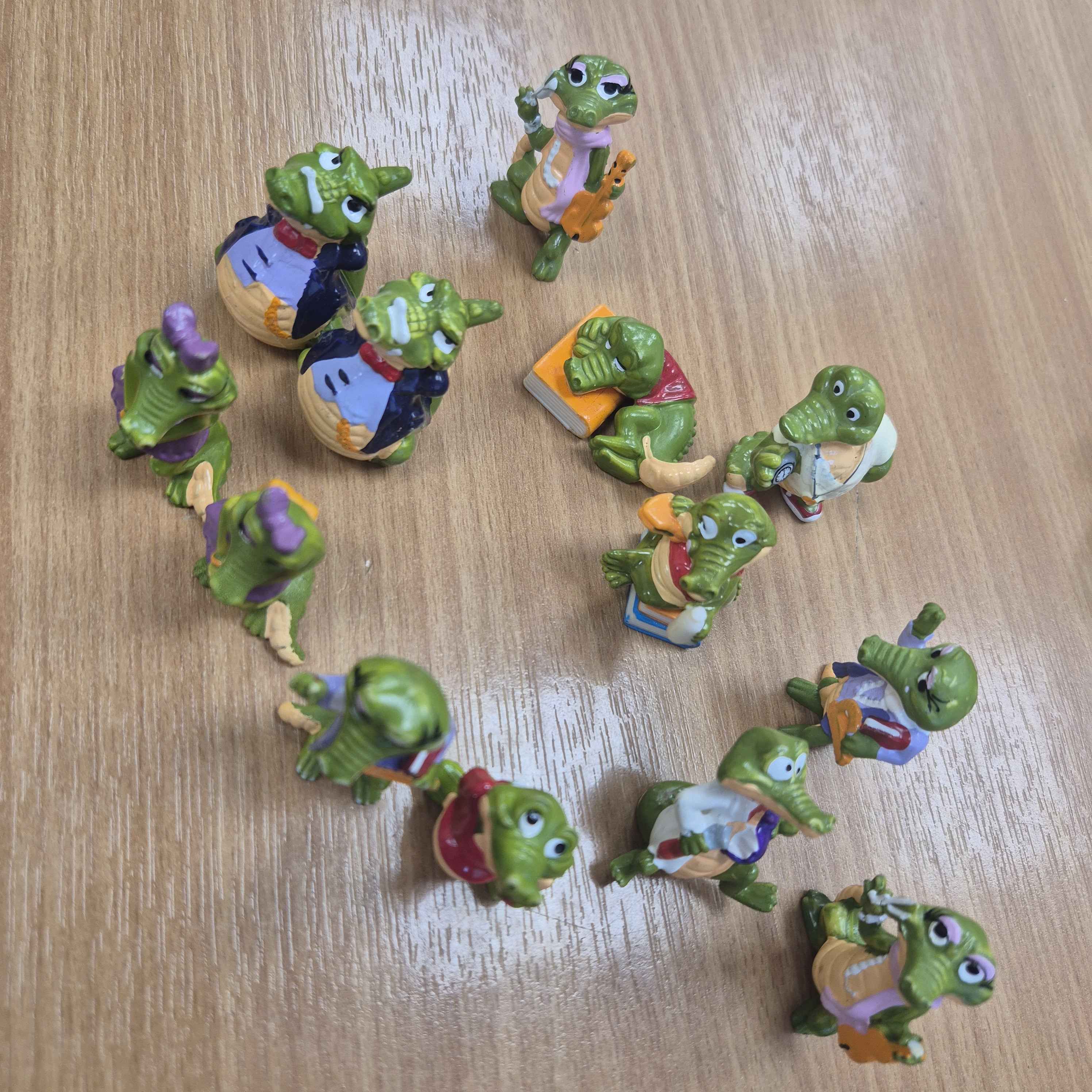 1992-school-crocodiles-crocodiles-in-class-ferrero-kinder-toys-lot-of-13