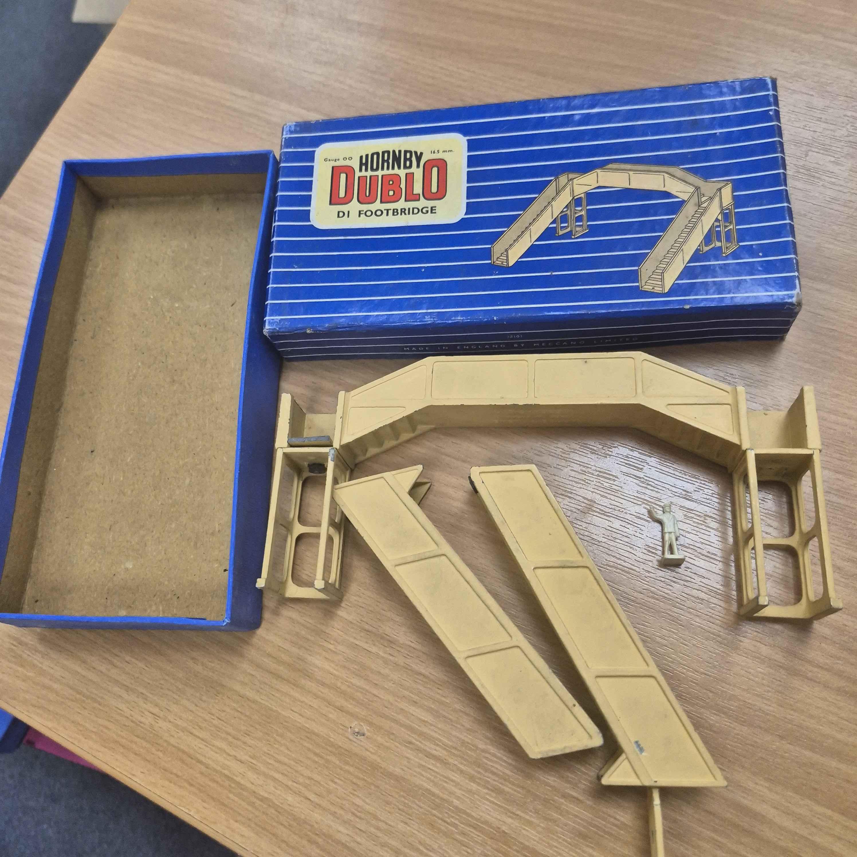 meccano-hornby-dublo-d1-footbridge-gauge-00-all-parts-with-box