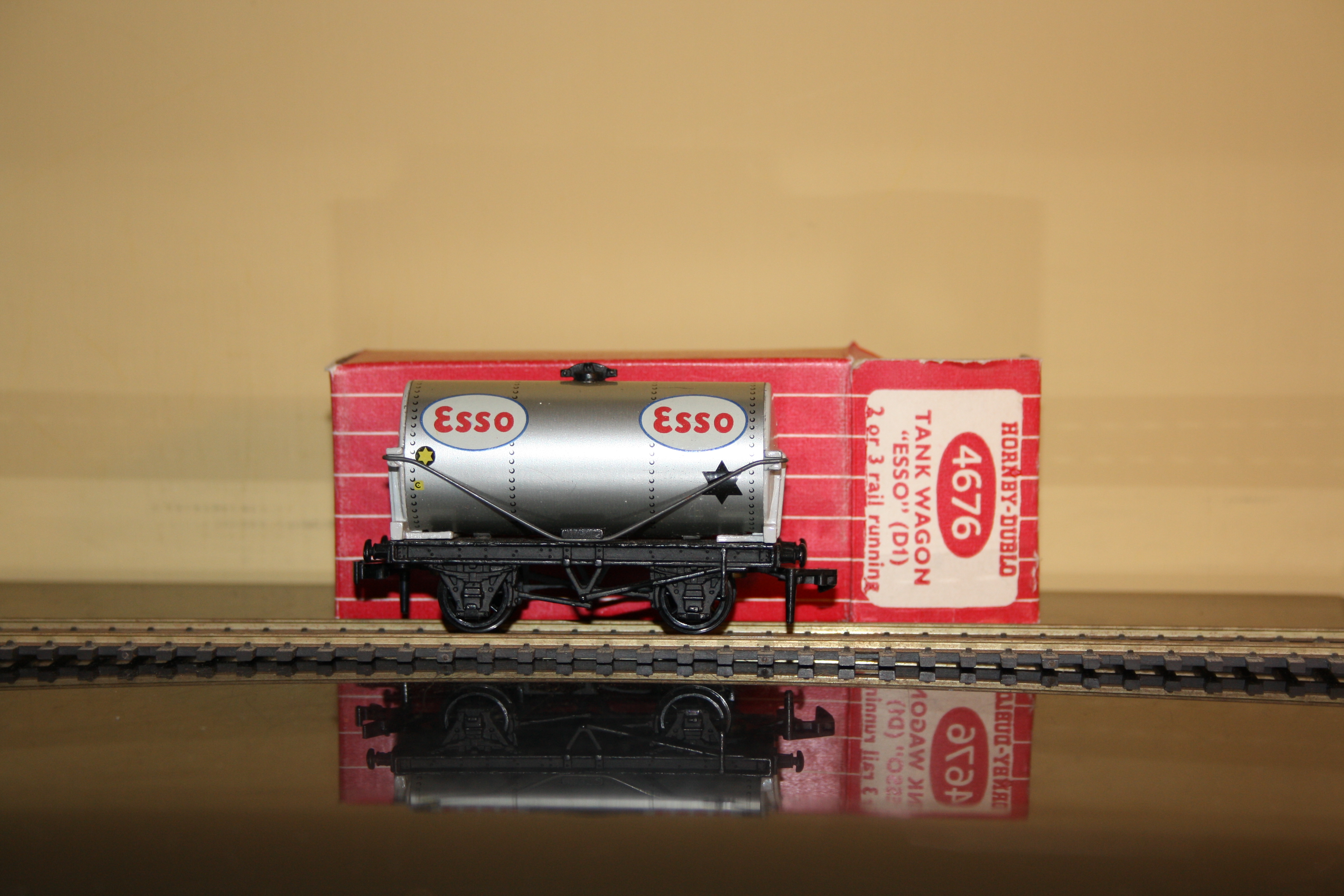 hornby-dublo-1962circa-tank-wagon-comlete-with-original-box-2-3-rail-scarce-open-brake-gear-version-in-excellent-collectable-condition-buy-now-80-00