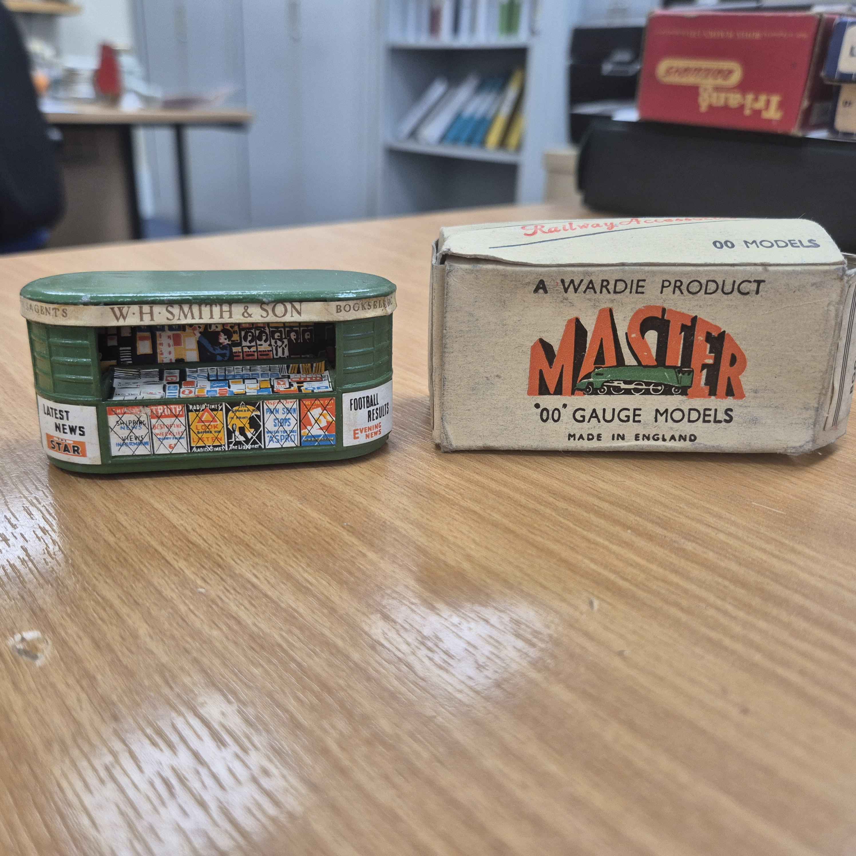 master-00-models-wardie-bookstall-no-14-with-box