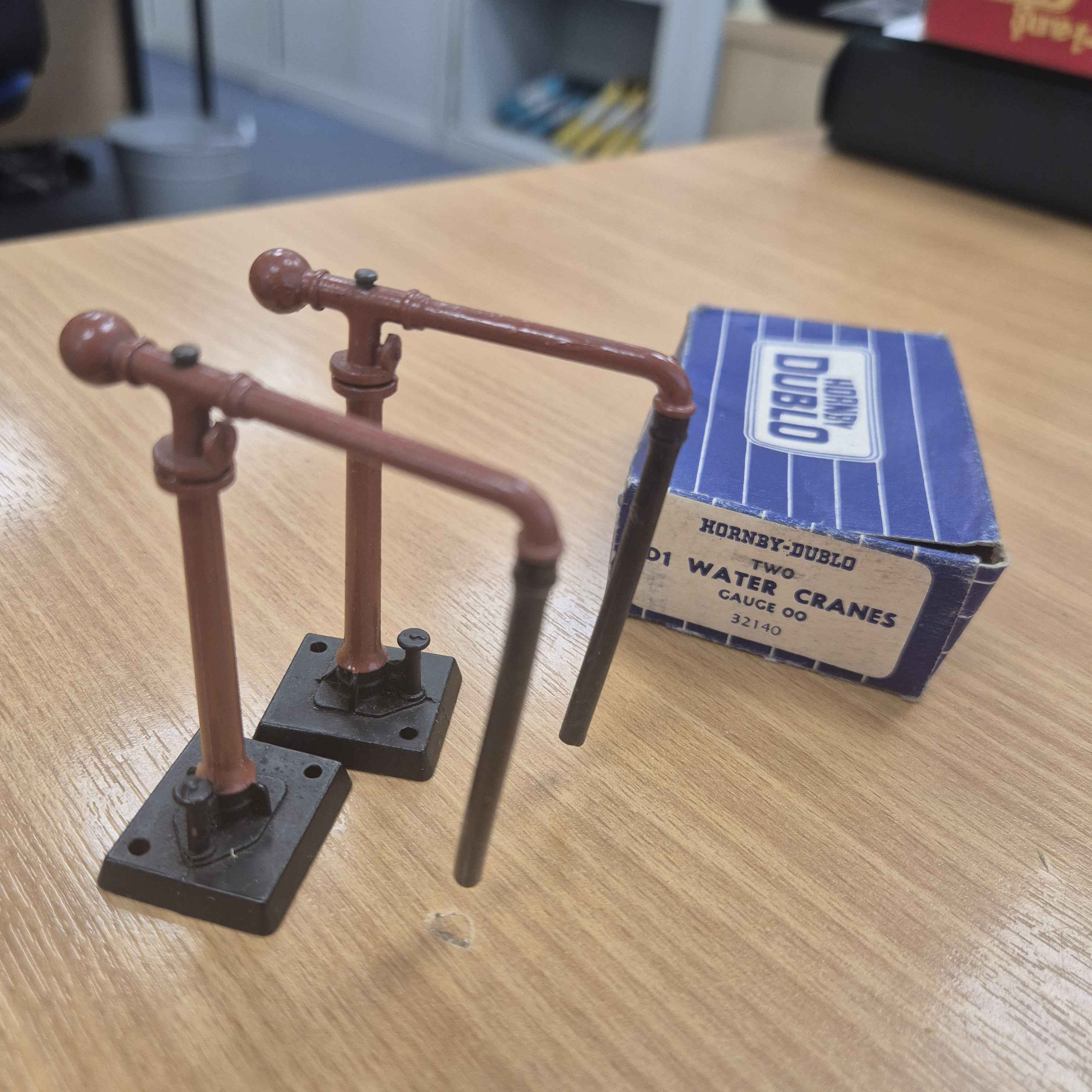 meccano-hornby-dublo-two-d1-water-cranes-gauge-oo-32140-with-box