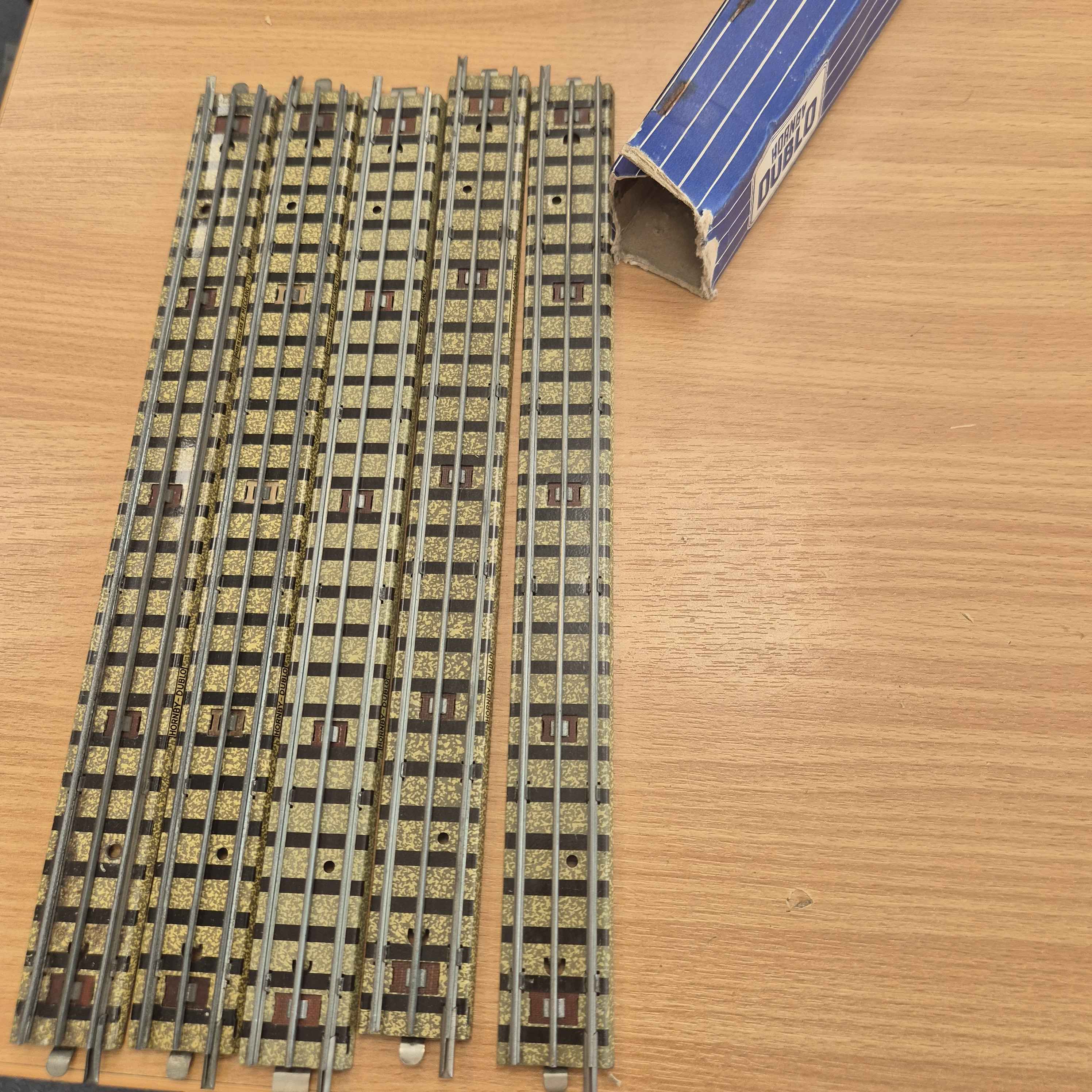 spares-hornby-dublo-railways-5-pieces-of-straight-track-with-box