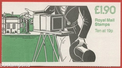 sg-fv2a-1-90-fox-taleft-bandot-with-camera-and-lacock-abbey-lm
