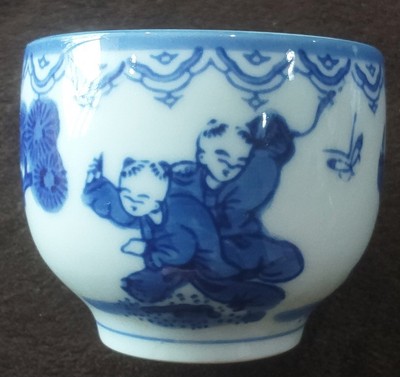 japanese-mid-1900-s-porcelain-tea-cup-in-blue-white-no-damage-pre-loved