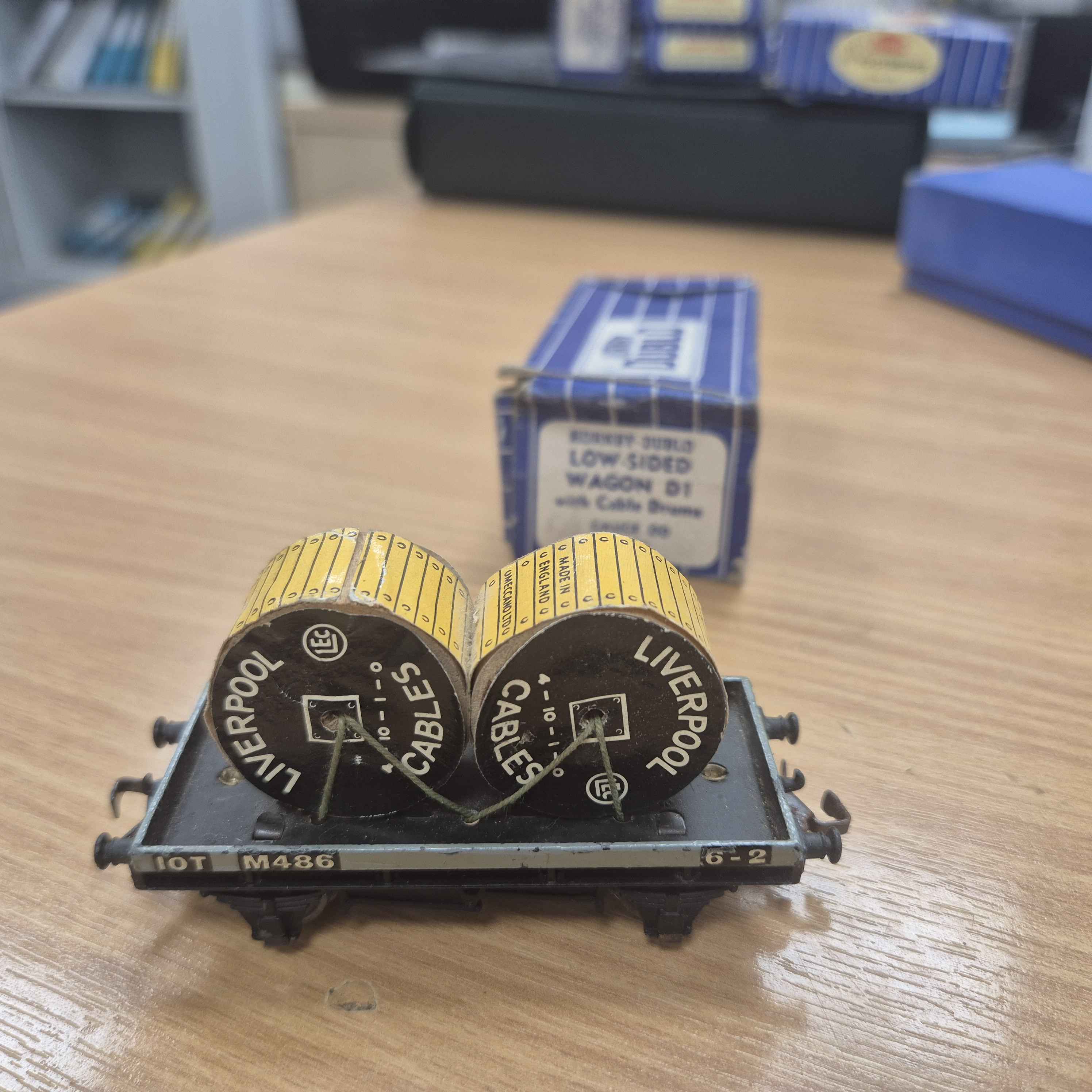 meccano-hornby-dublo-low-sided-wagon-d1-with-cable-drums-gauge-00-32086-w-box
